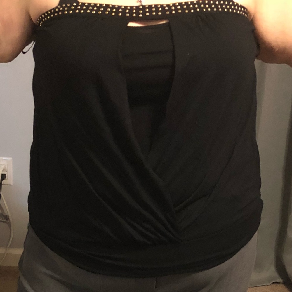 Black sleeveless shirt